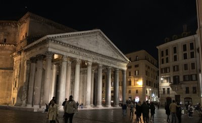 Pantheonin Piazza della Rotonda 125AD400